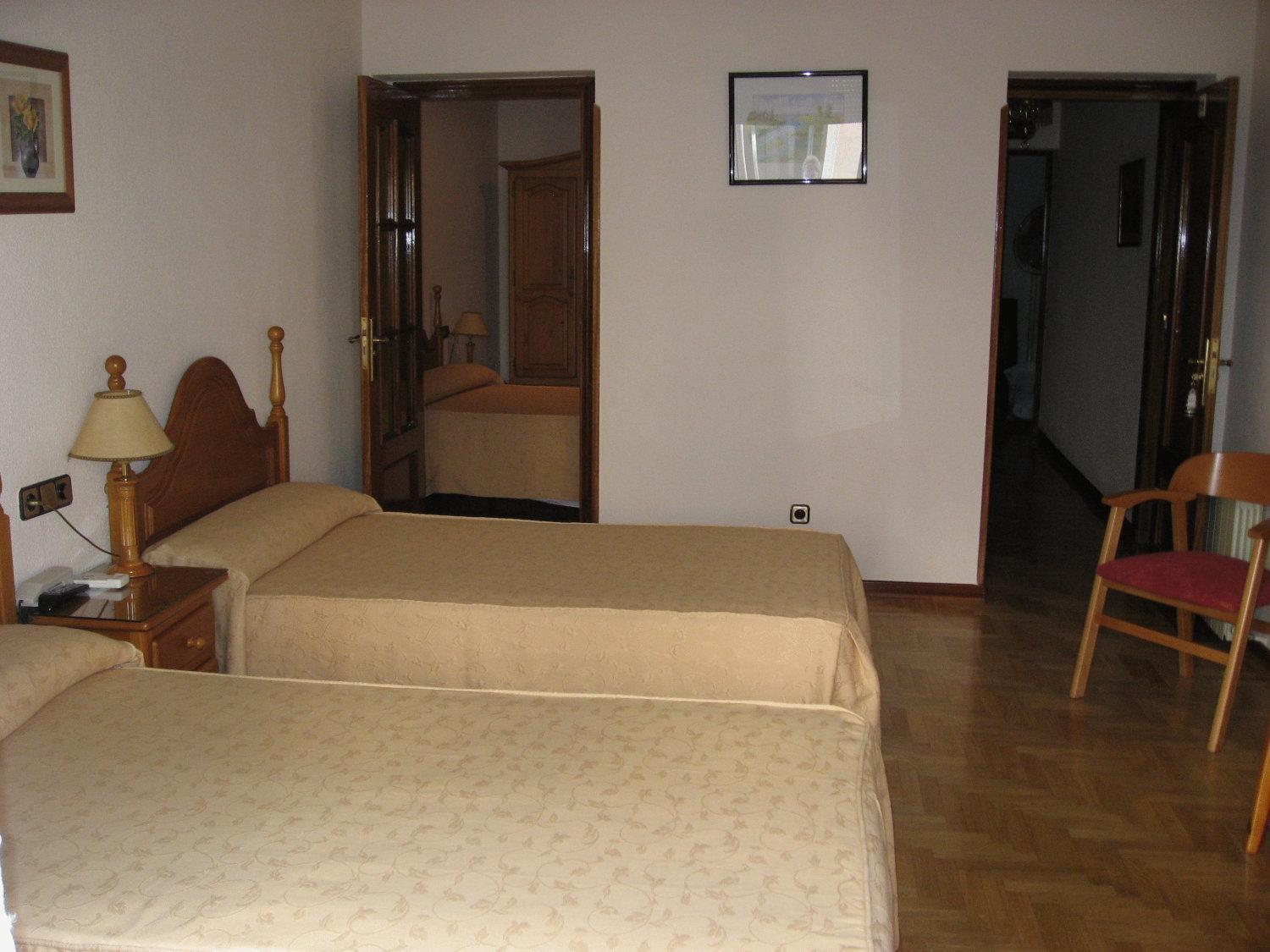 Hostal Maria Cristina Madrid Exterior photo