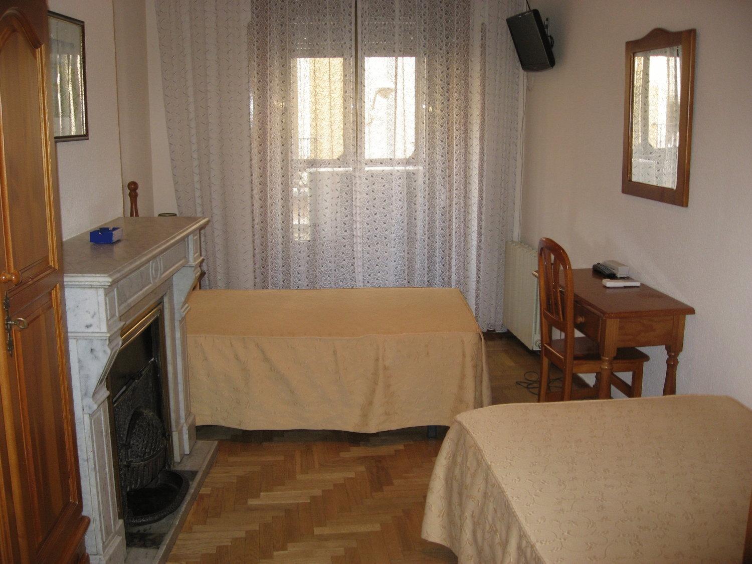 Hostal Maria Cristina Madrid Exterior photo