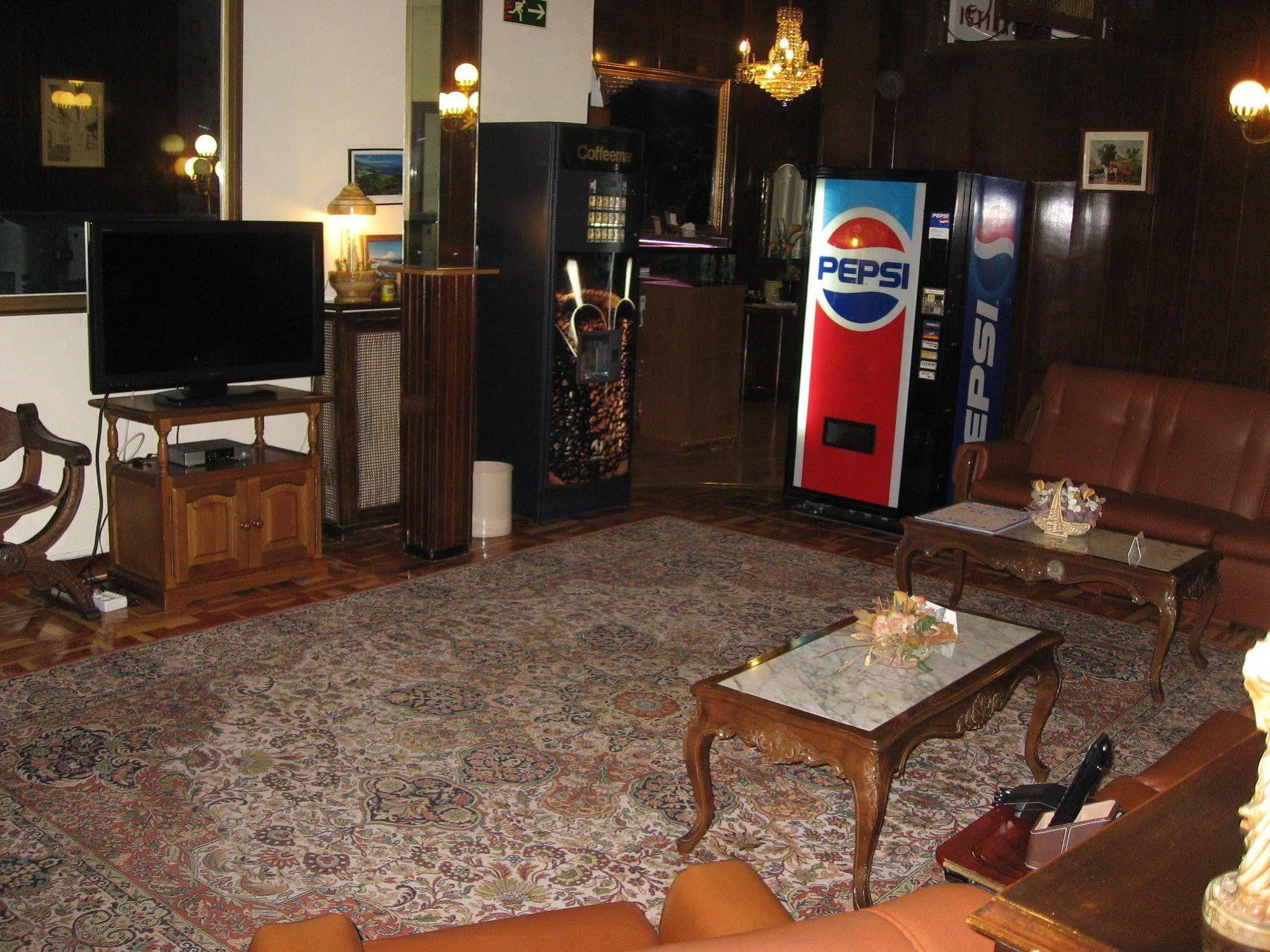 Hostal Maria Cristina Madrid Exterior photo